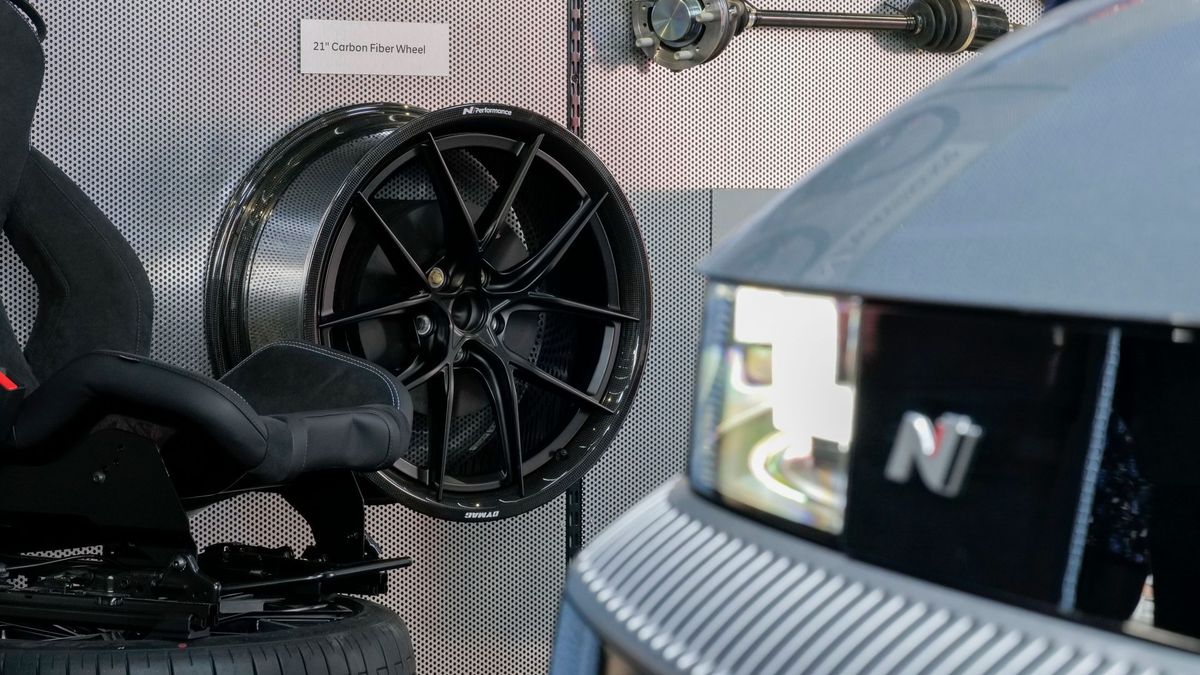 Hyundai ukázal karbonová kola pro vozy řady N